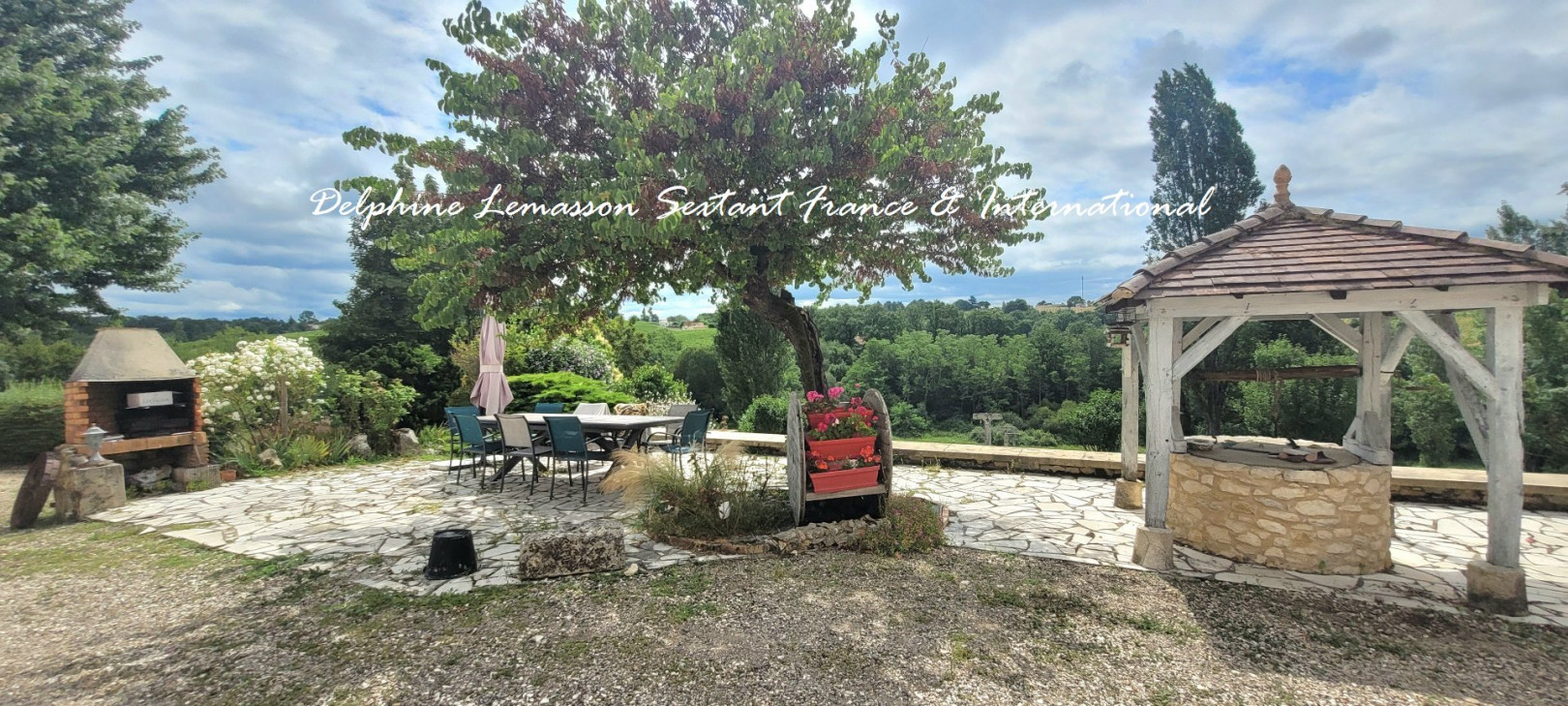 
                                                Vente
                                                 Sur les coteaux de Bergerac : Belle longère avec gite, vue dégagée et piscine 