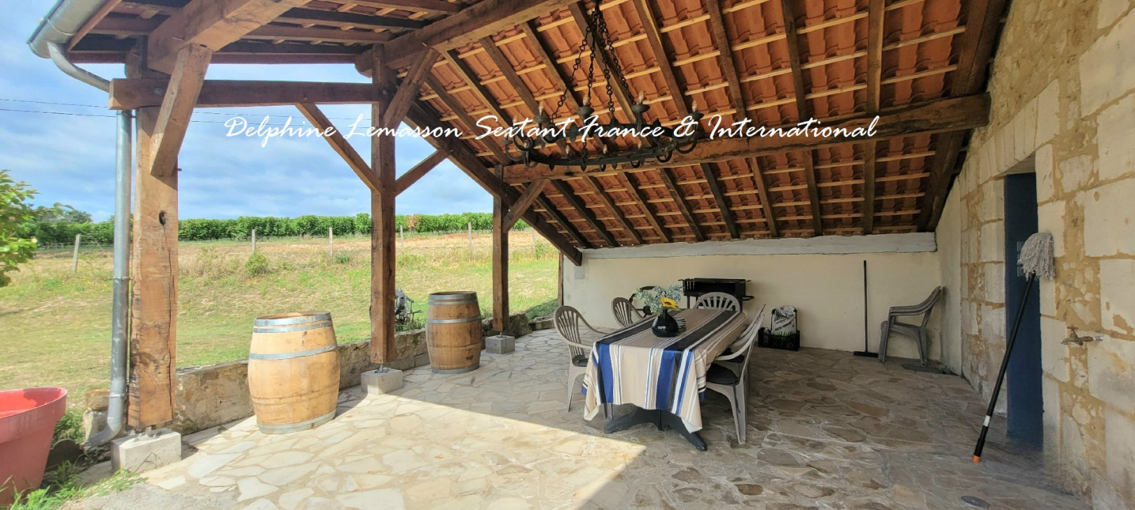 
                                                Vente
                                                 Sur les coteaux de Bergerac : Belle longère avec gite, vue dégagée et piscine 