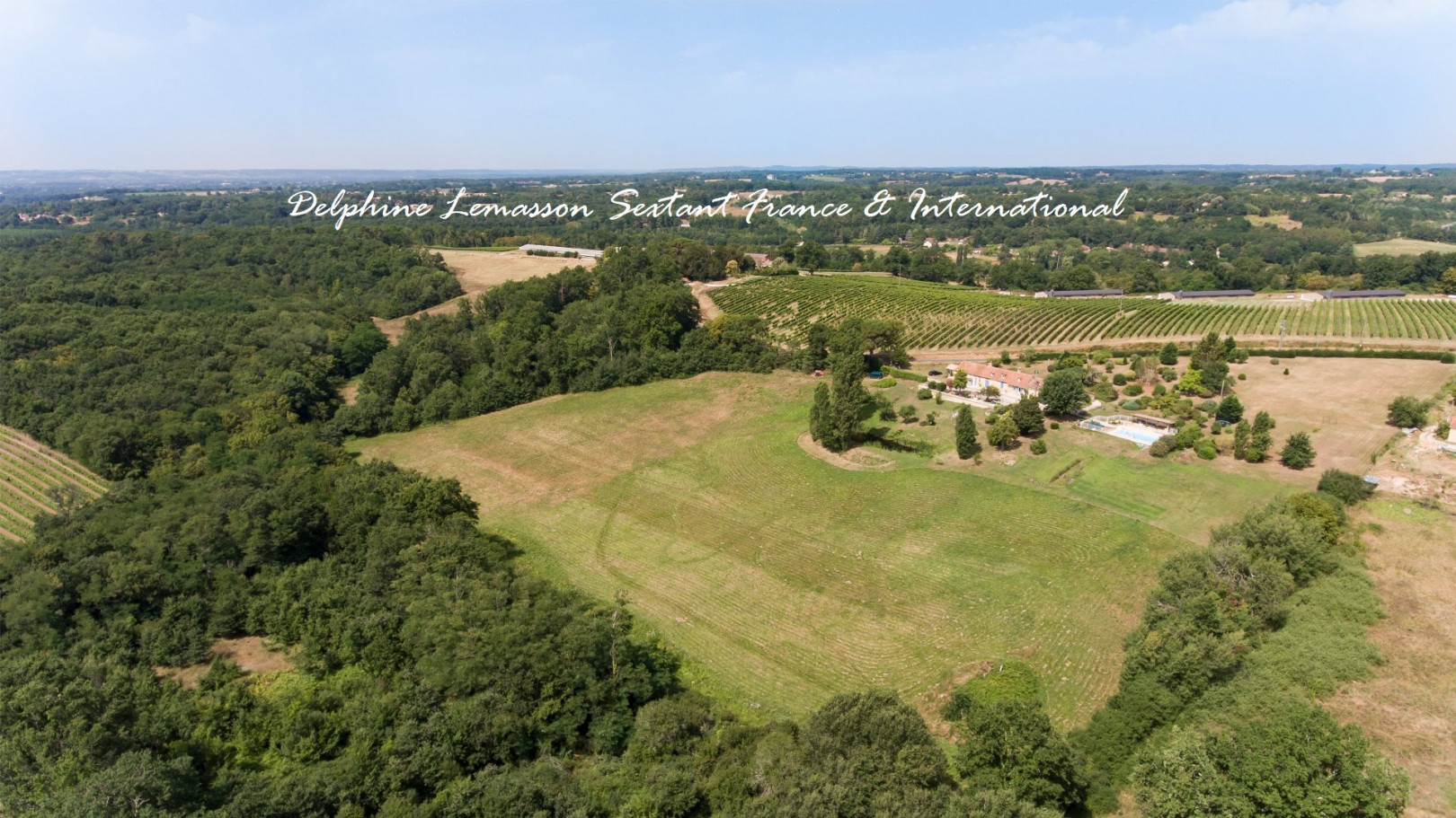 
                                                Vente
                                                 Sur les coteaux de Bergerac : Belle longère avec gite, vue dégagée et piscine 