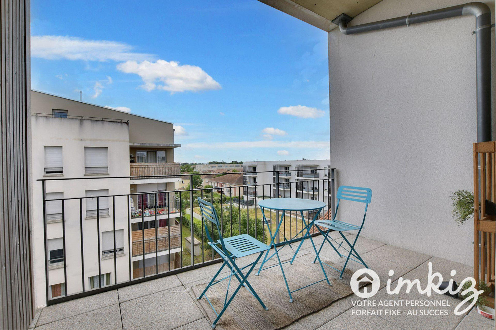 
                                                Vente
                                                 T2, clefs en main, clair, calme avec terrasse ensoleillée