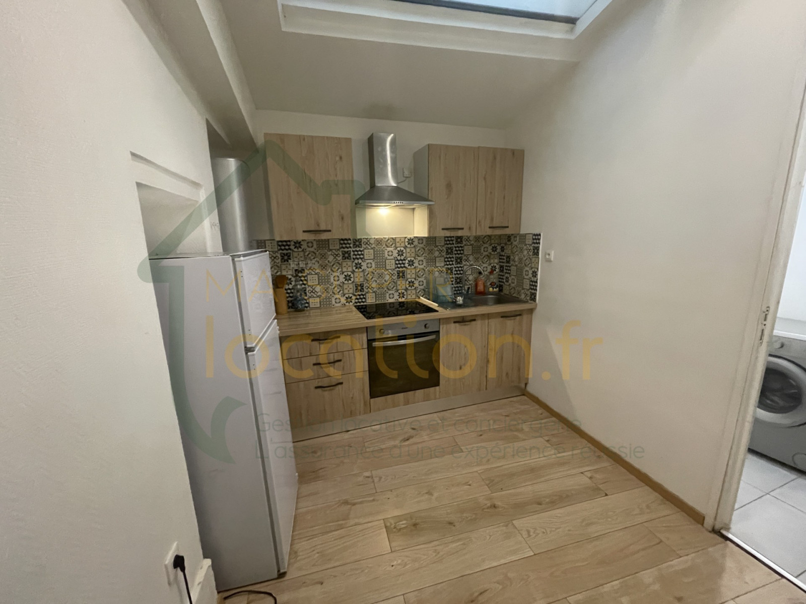 
                                                Location
                                                 T2 MEUBLE 40m2