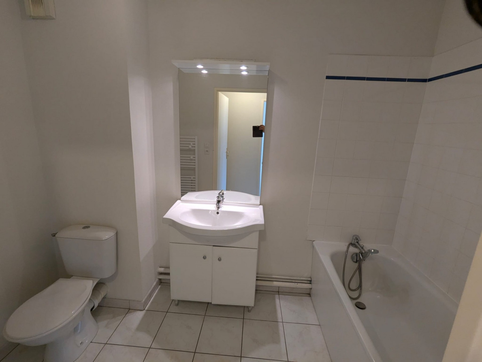 
                                                Location
                                                 T2 QUARTIER REMICOURT ST QUENTIN