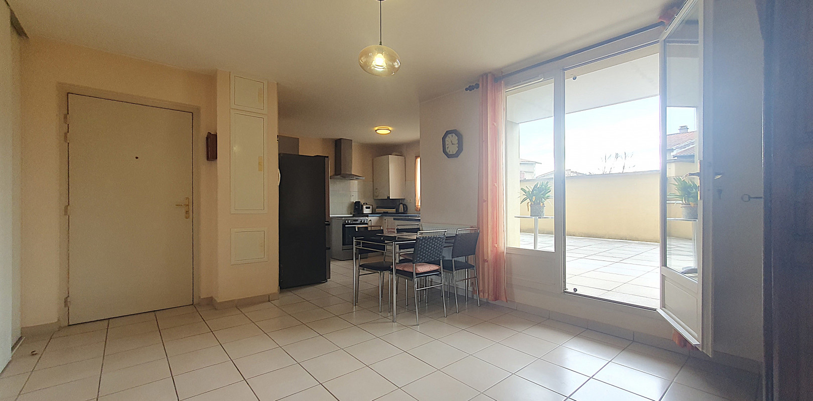 
                                                Vente
                                                 TALUYERS- T4 de 80 m² + terrasse + garage +parking + cave