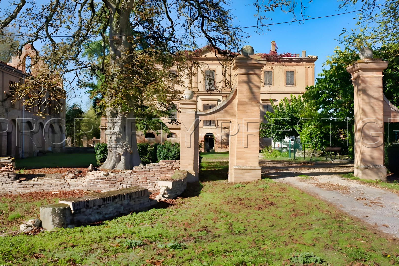 
                                                Vente
                                                 TARN CHATEAU XVIIème 10 HA