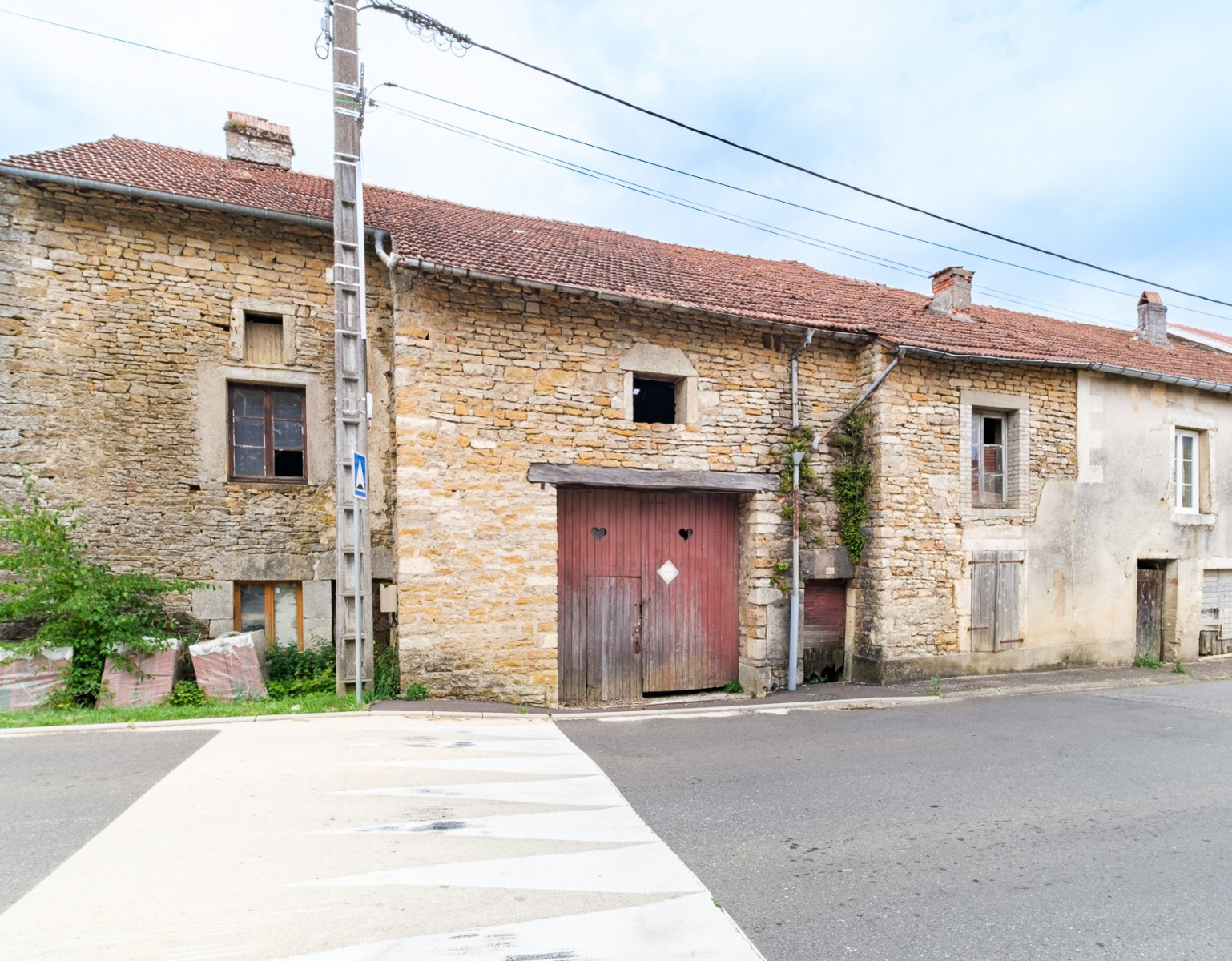 
                                                Vente
                                                 Terrain avec bâtisse à renover