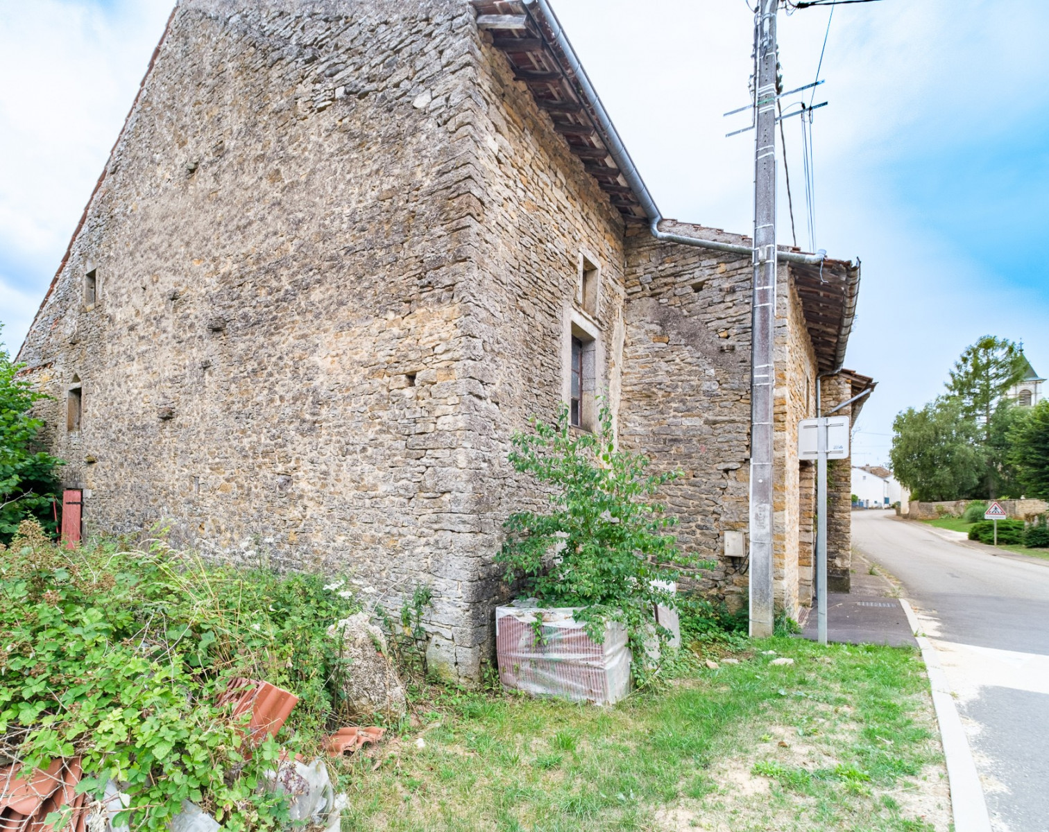 
                                                Vente
                                                 Terrain avec bâtisse à renover