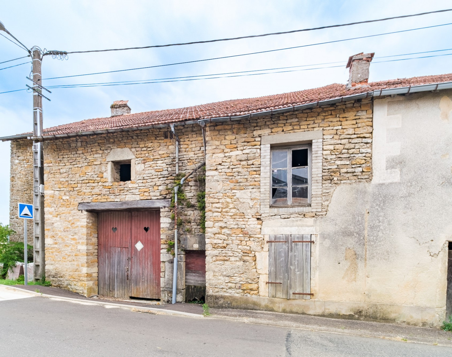 
                                                Vente
                                                 Terrain avec bâtisse à renover