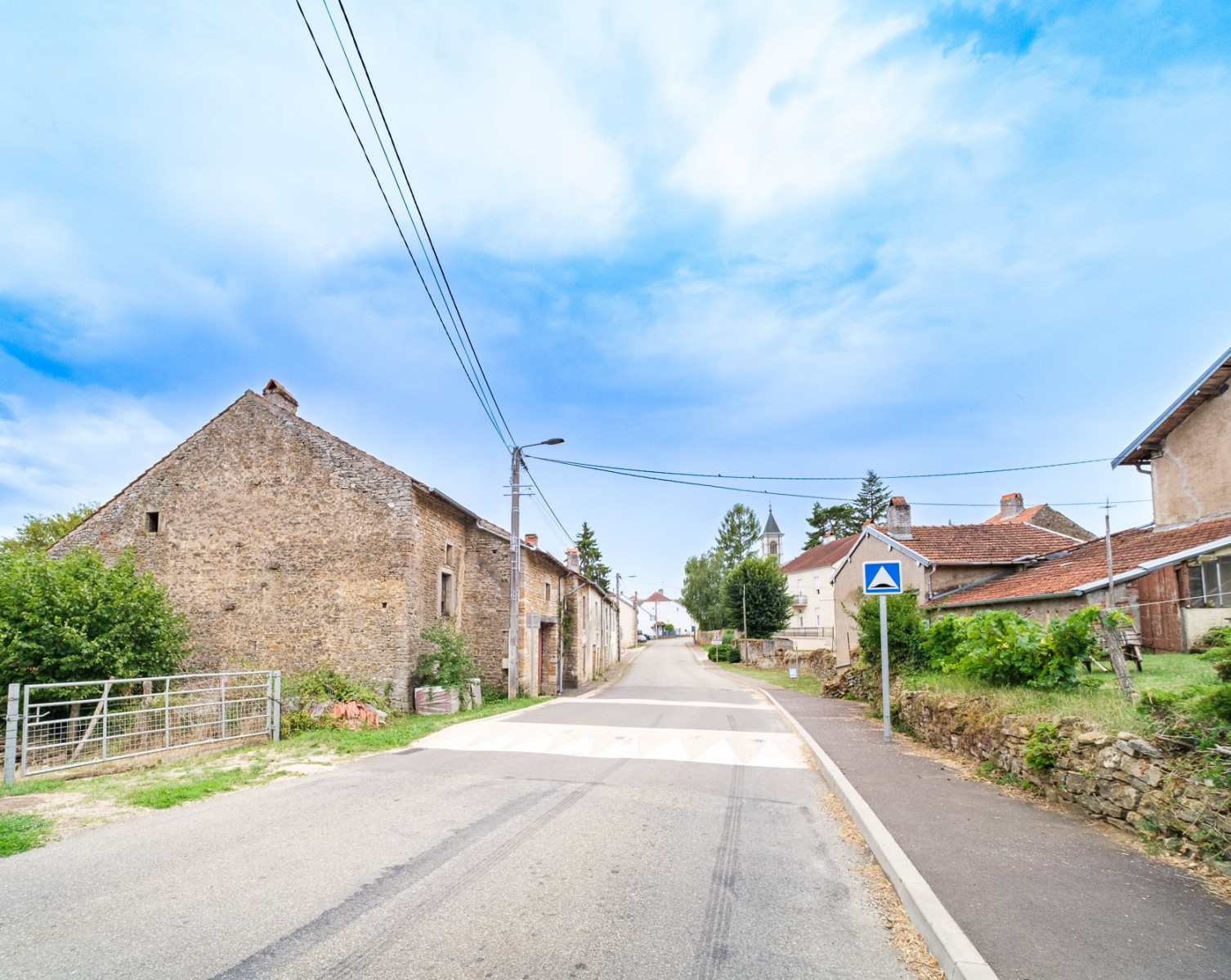 
                                                Vente
                                                 Terrain avec bâtisse à renover