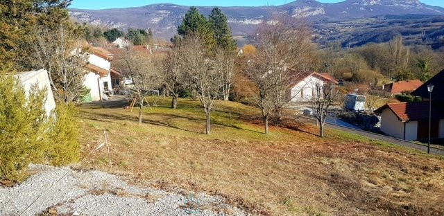 
                                                Vente
                                                 Terrain constructible de 445 m² (viabilisé)