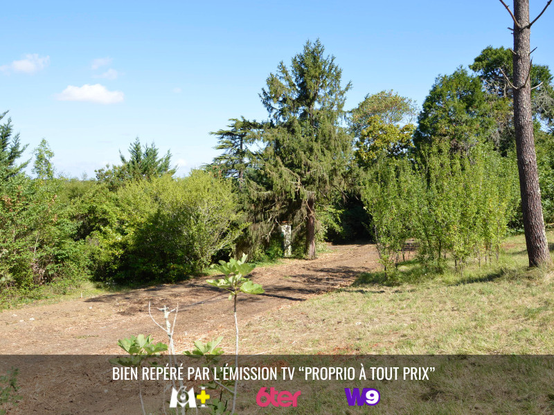 
                                                Vente
                                                 Terrain constructible de 6 877 m²