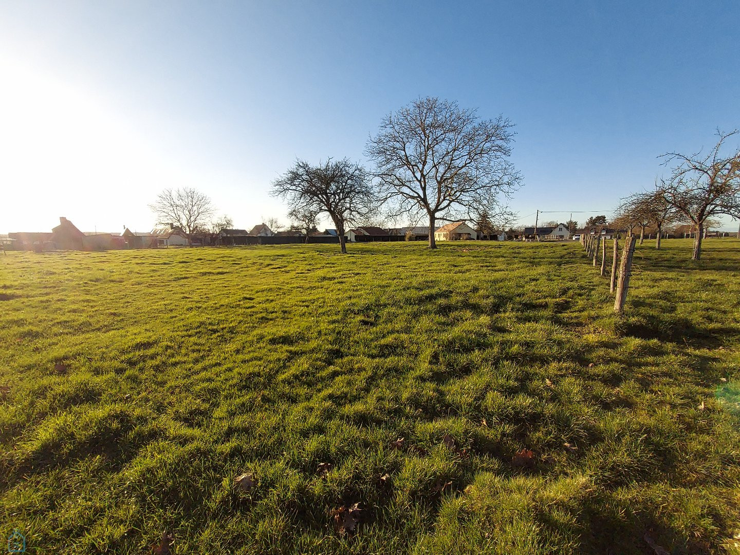 
                                                Vente
                                                 Terrain semi viabilisé 1879 m2 - Le Neubourg à 10 min