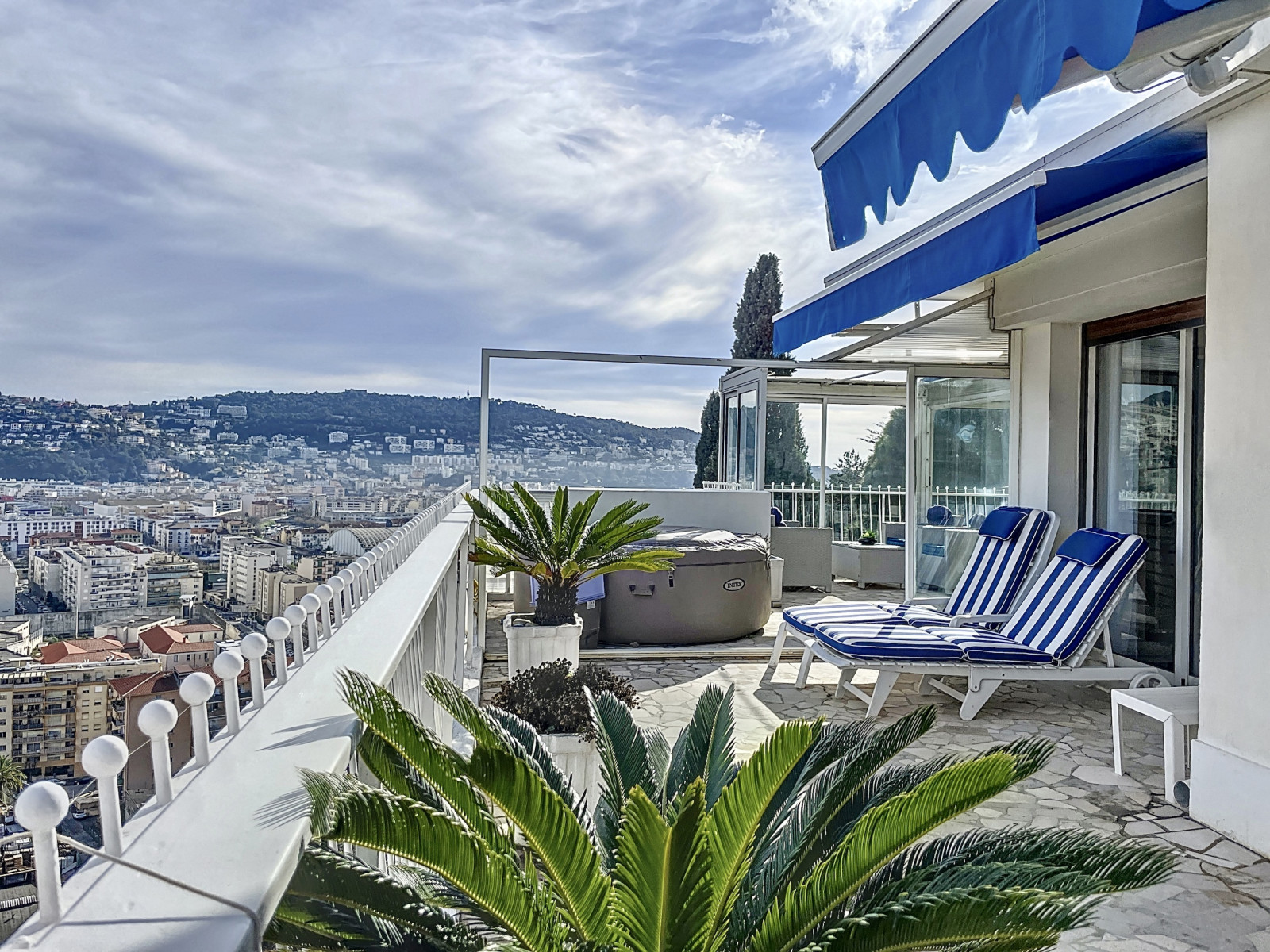 
                                                Vente
                                                 Toit terrasse au cœur de Cimiez