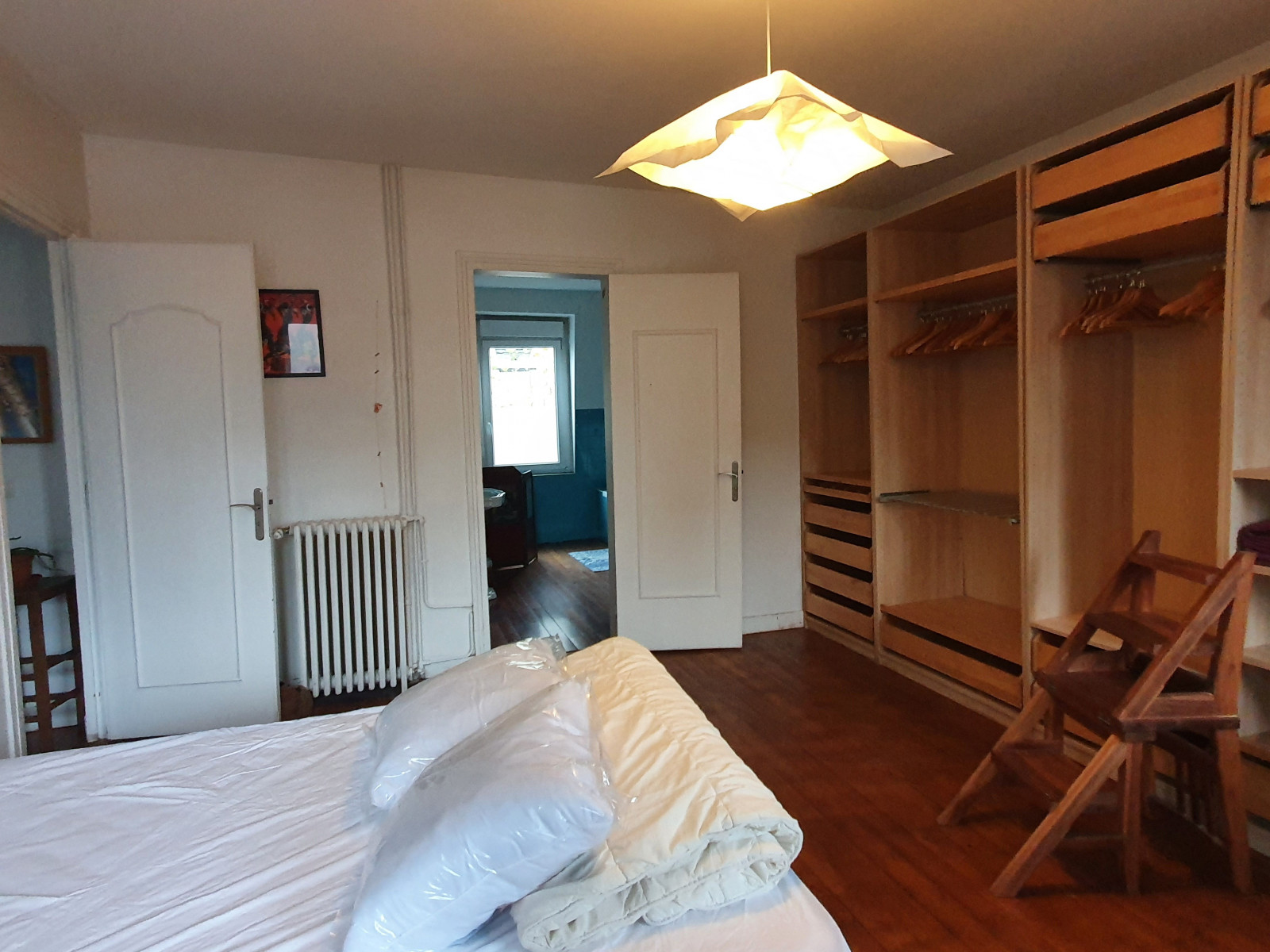 
                                                Location
                                                 Très belle chambre meublée chez l'habitant, proche Paris (loyer tout inclus)