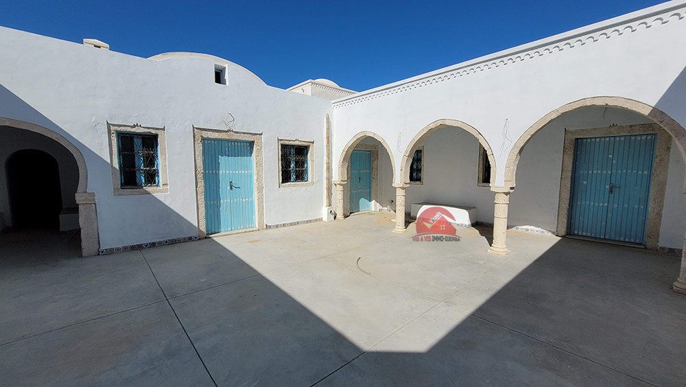 
                                                Vente
                                                 UN HOUCH RÉNOVÉ A HOUMT SOUK DJERBA