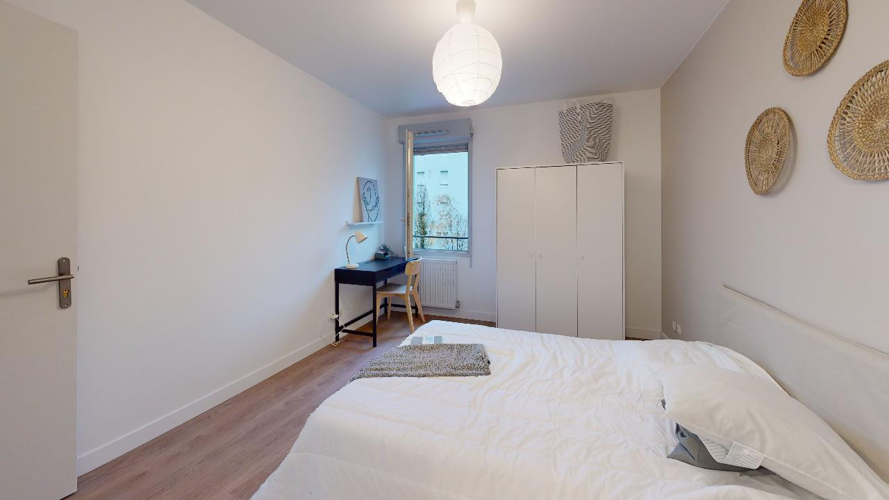 
                                                Colocation
                                                 Une chambre disponible dans cette colocation de 3 chambres dans un appartement entièrement meublé et rénové avec goût à Vénissieux