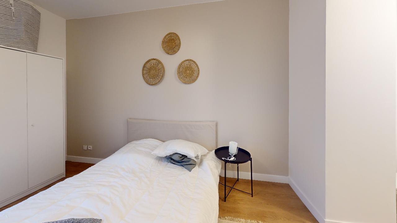 
                                                Colocation
                                                 Une chambre disponible dans cette colocation de 3 chambres dans un appartement entièrement meublé et rénové avec goût à Vénissieux