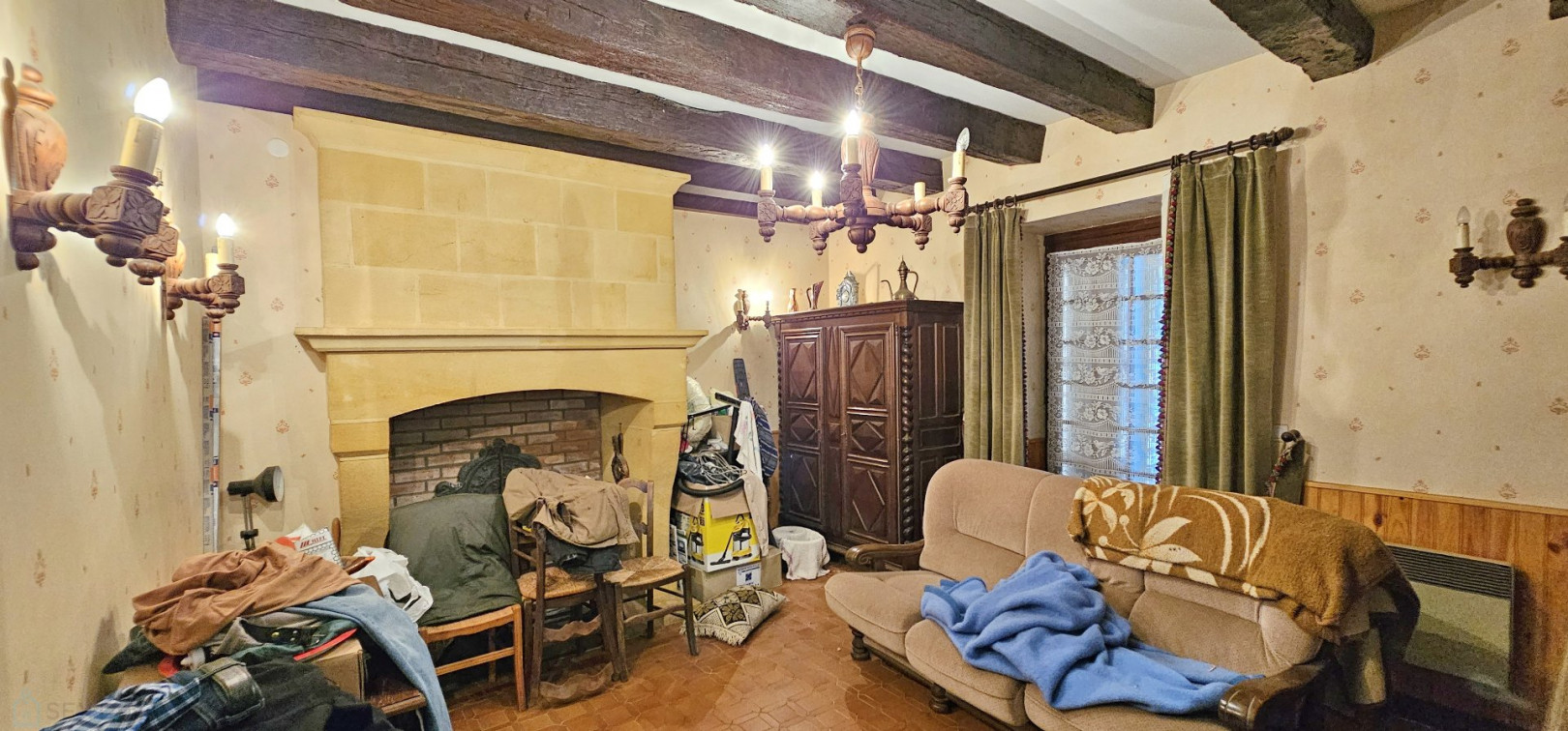 
                                                Vente
                                                 Une ferme de 177 m² à Saint-Martial-de-Nabirat dans un hameau sur un terrain de 985 m².