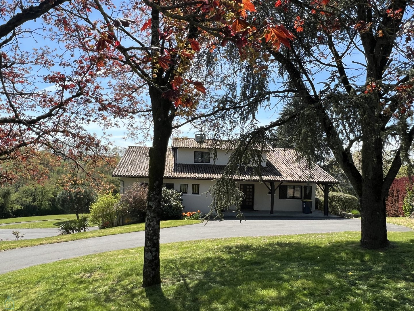 
                                                Vente
                                                 Une villa contemporaine avec vue panoramique dans un parc extraordinaire
