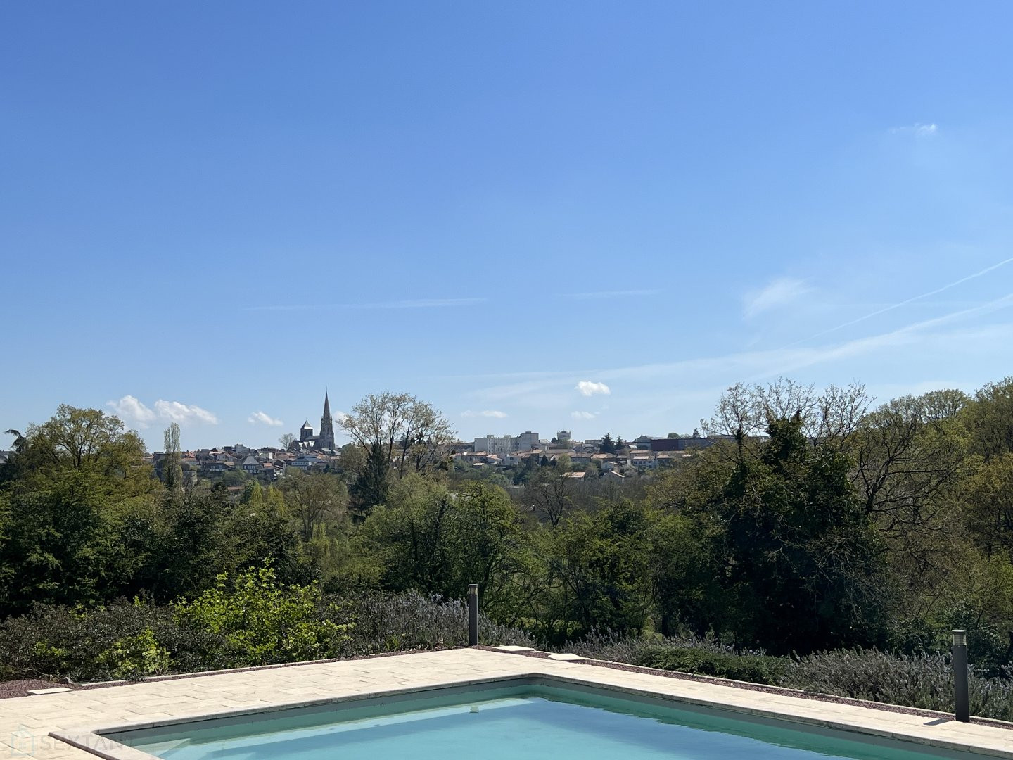 
                                                Vente
                                                 Une villa contemporaine avec vue panoramique dans un parc extraordinaire
