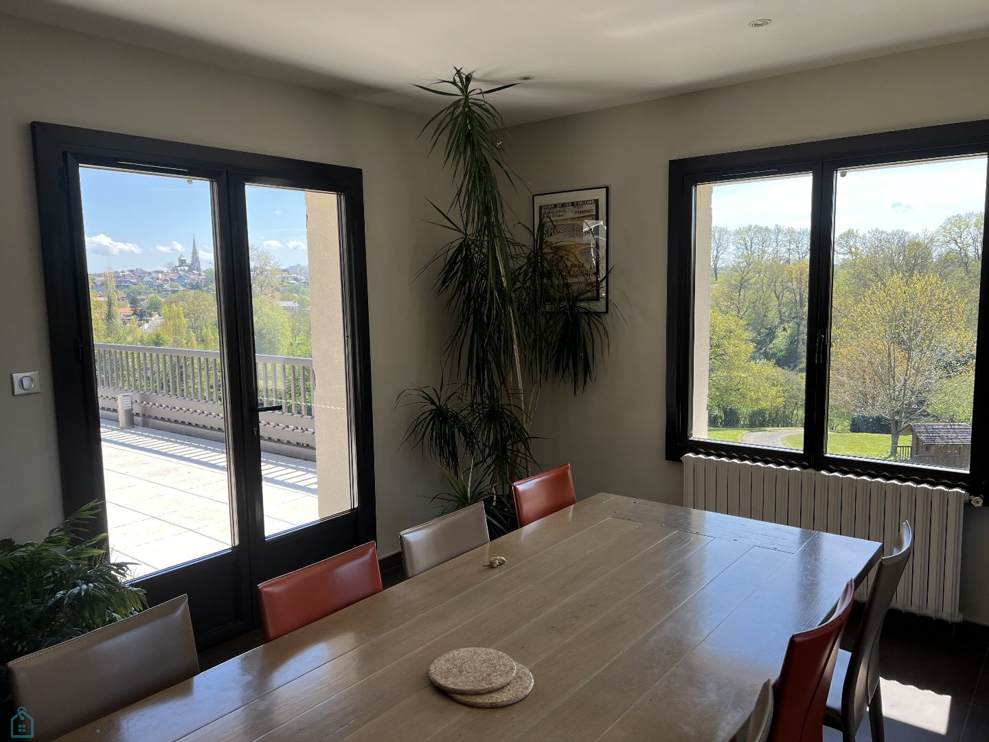 
                                                Vente
                                                 Une villa contemporaine avec vue panoramique dans un parc extraordinaire
