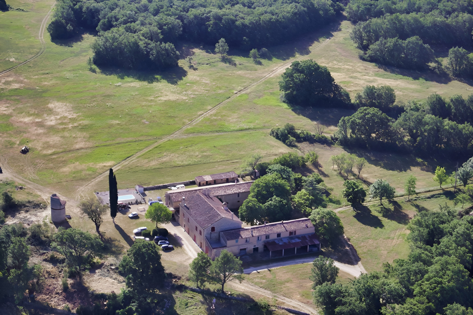 
                                                Vente
                                                 VAR DEMEURE HISTORIQUE XVIIIème 120 HA SOURCES