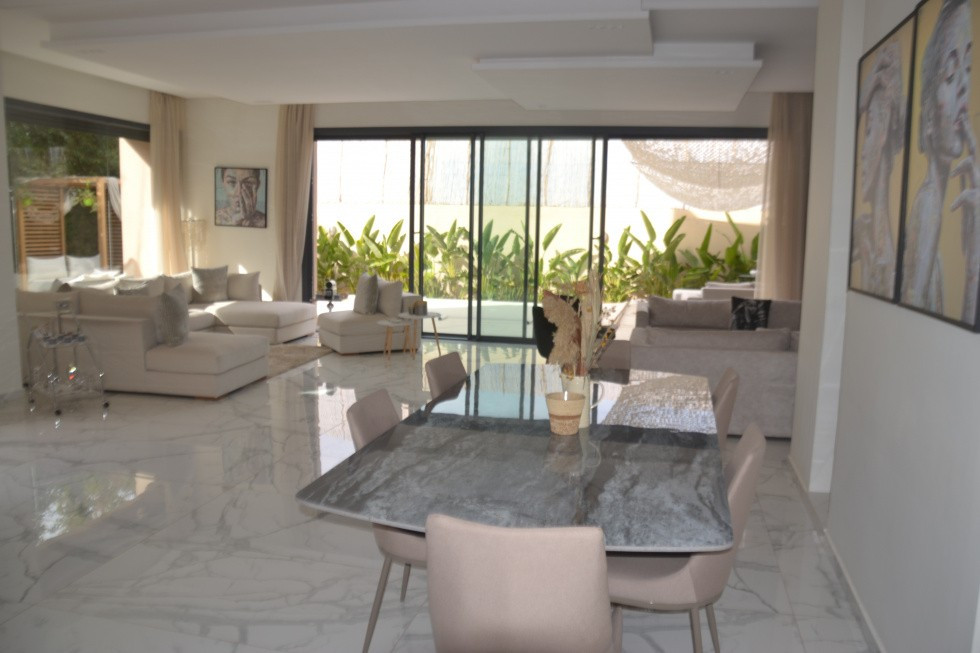 
                                                Vente
                                                 VILLA 325 M² - 13 PIÈCES - MARRAKECH VLA0947