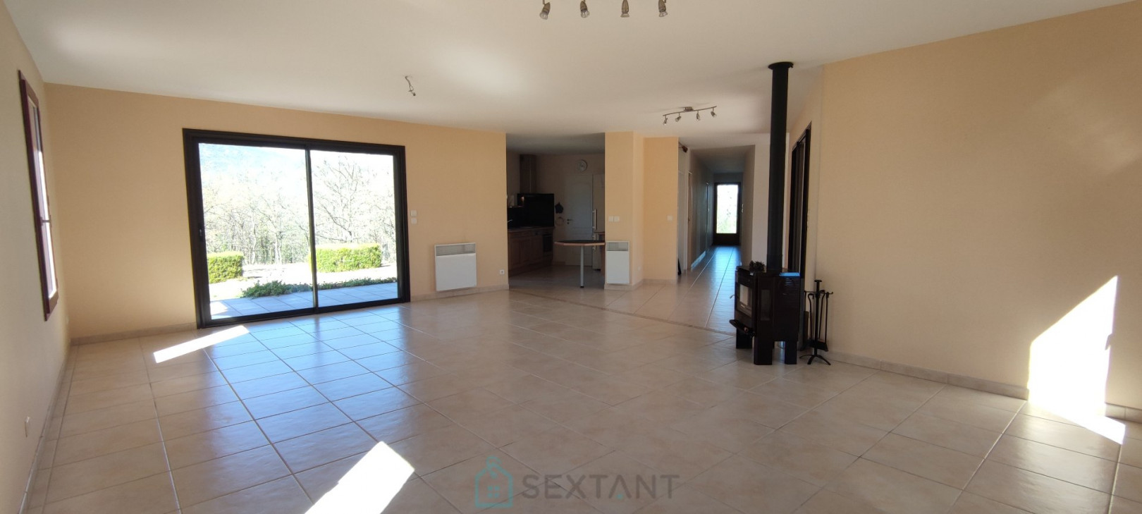 
                                                Vente
                                                 Villa 4 pièces sur terrain piscinable 2680m²