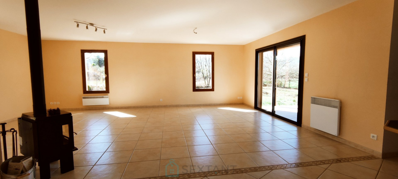 
                                                Vente
                                                 Villa 4 pièces sur terrain piscinable 2680m²