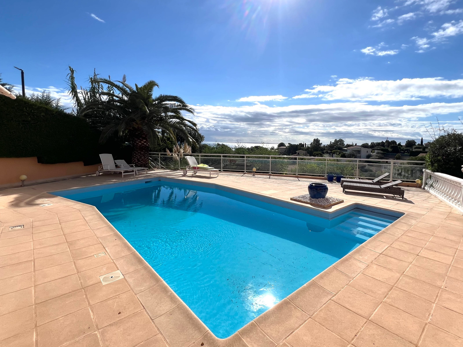 
                                                Vente
                                                 Villa 5 pièces - 212 m2 - Vue mer