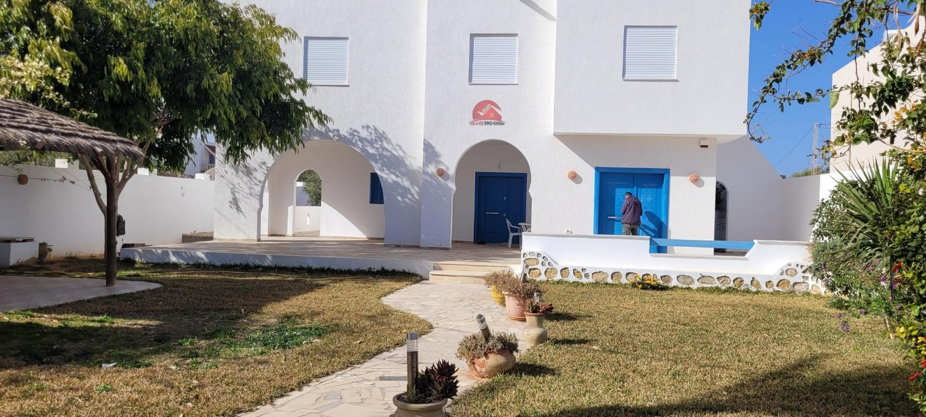 
                                                Vente
                                                 VILLA AVEC ÉTAGE INDÉPENDANT À DJERBA -RÉF V673