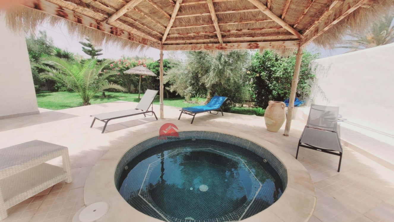 
                                                Vente
                                                 VILLA AVEC PISCINE À AGHIR DJERBA TUNISIE