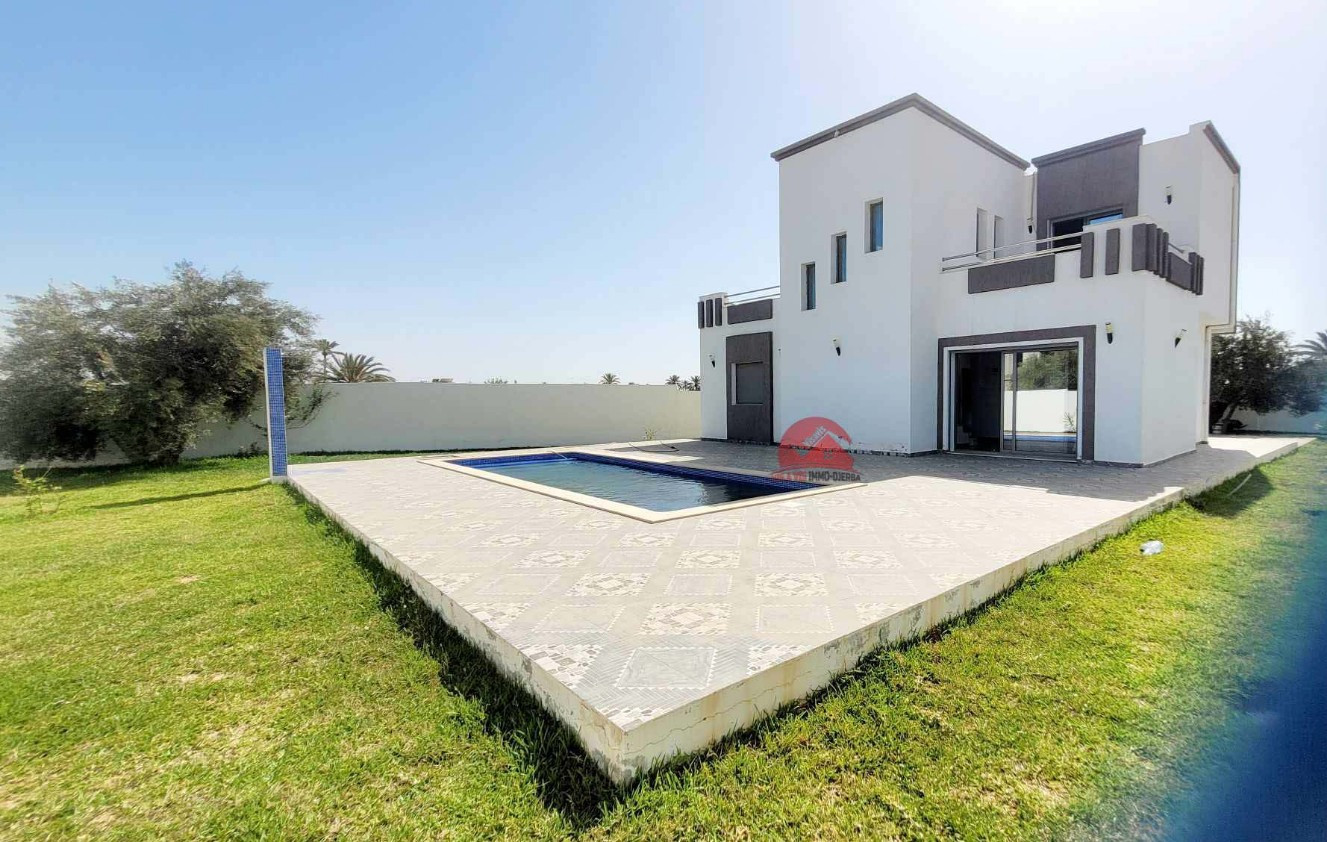 
                                                Vente
                                                 VILLA AVEC PISCINE À DJERBA MIDOUN ZA - RÉF V679