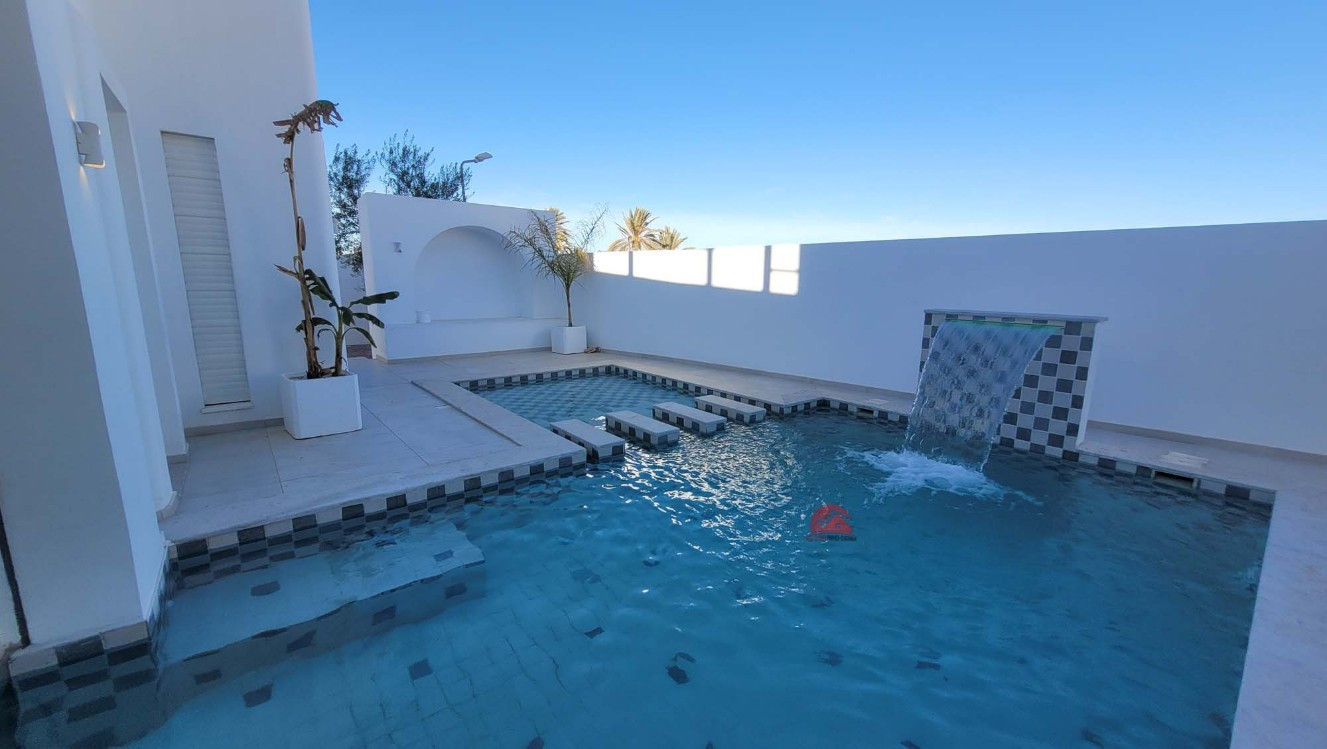 
                                                Vente
                                                 VILLA AVEC PISCINE À HOUMT SOUK ZU - RÉF V696