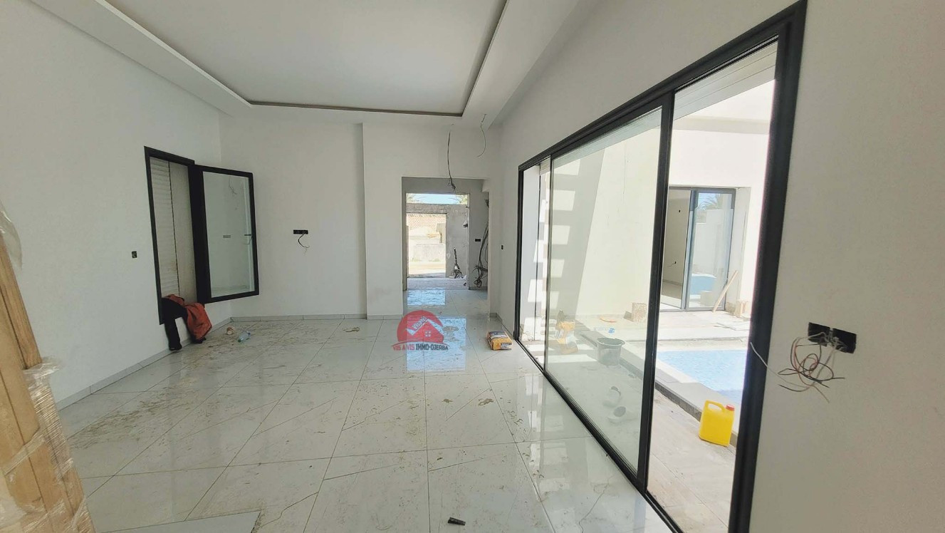 
                                                Vente
                                                 VILLA AVEC PISCINE À MEZRAYA DJERBA - RÉF V620