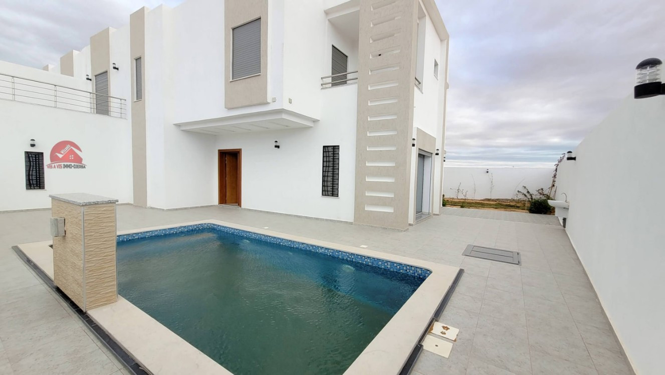 
                                                Vente
                                                 VILLA AVEC PISCINE PRIVÉE À  DJERBA - RÉF V 632