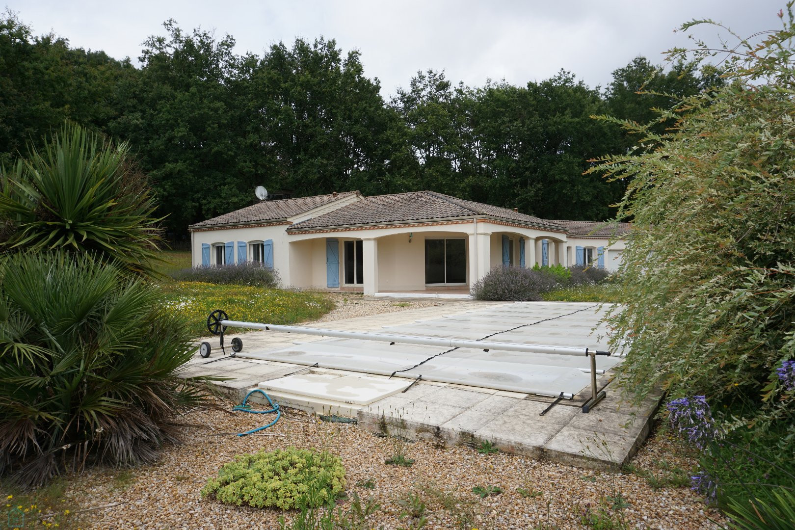 
                                                Vente
                                                 Villa contemporaine de plain-pied avec piscine.