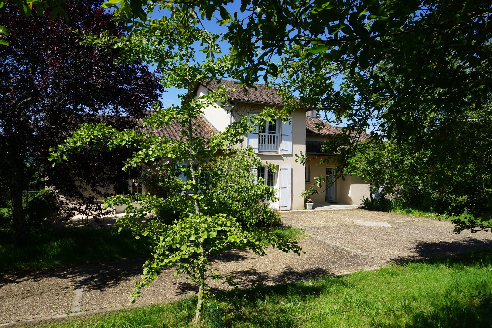 
                                                Vente
                                                 Villa contemporaine nichée sur les hauteurs de la commune de Nontron .