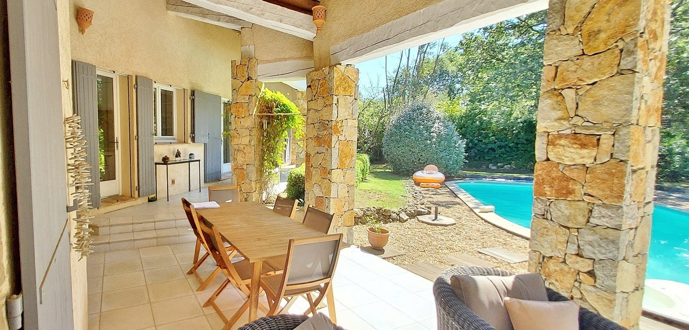 
                                                Vente
                                                 Villa de charme à Lorgues