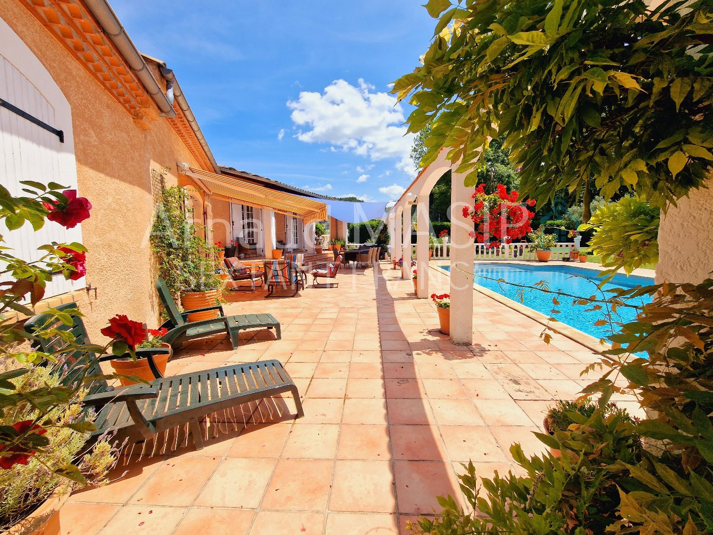 
                                                Vente
                                                 VILLA DE STANDING 217m², GGE, TERRASSE, PISCINE, TERRAIN 4 207m²  