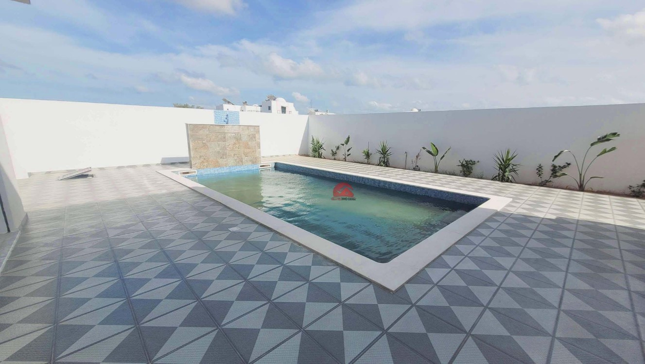 
                                                Vente
                                                 VILLA NEUVE-TITRE BLEU À TEZDAINE DJERBA RÉF V690