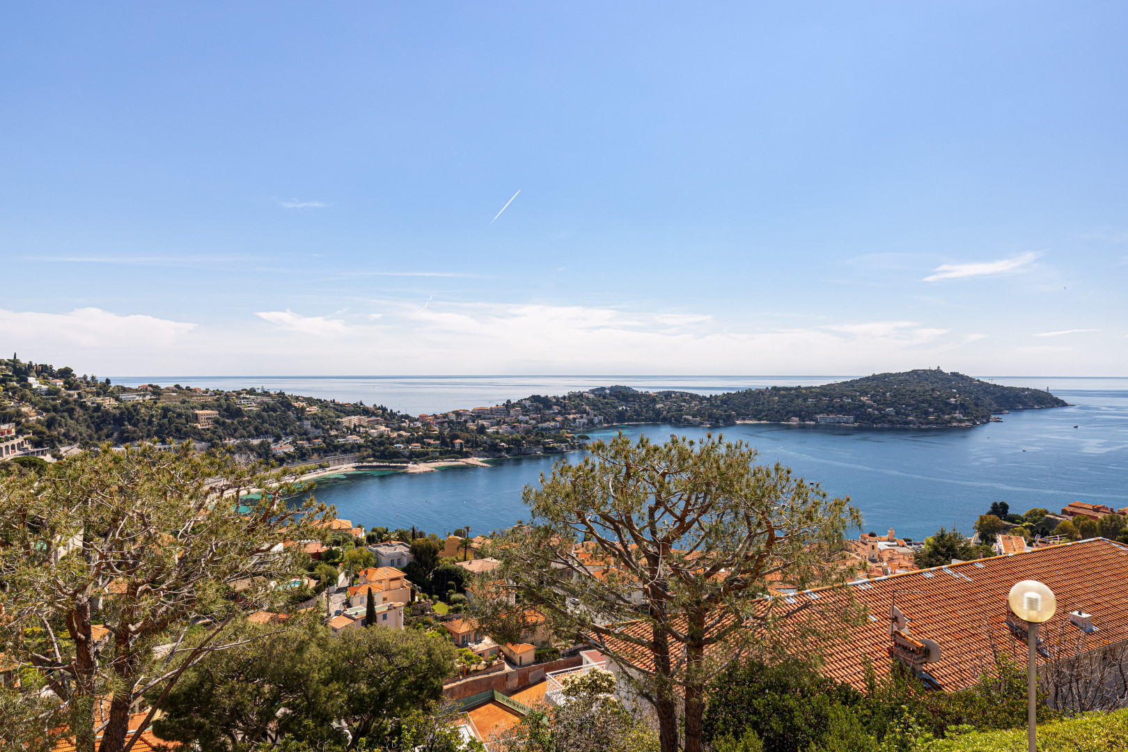 
                                                Vente
                                                 VILLEFRANCHE SUR MER - Corne d’Or  - Magnifique 3 pièces entièrement rénové disposant d’une terrasse avec vue panoramique sur la mer